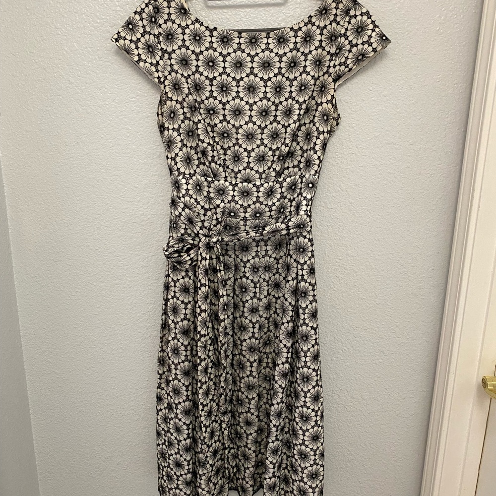Jones New York White and Black A-Line Dress with Pleated RufflesSize 10